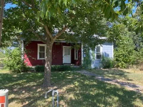 804 S Pearl St, Mart, TX 76664