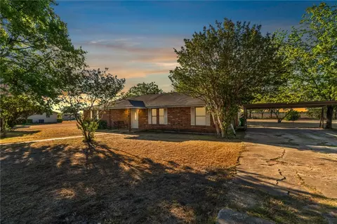 303 E 7th St, Mcgregor, TX 76657