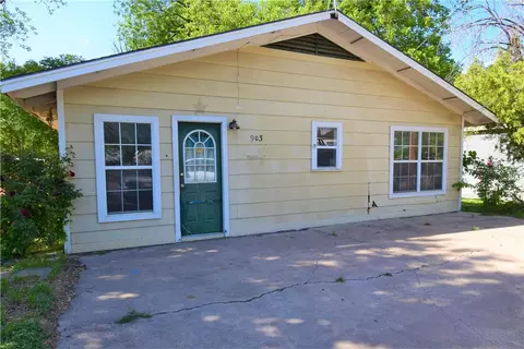 903 W 9th St, Clifton, TX 76634