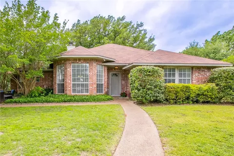 504 Comanche Dr, Robinson, TX 76706