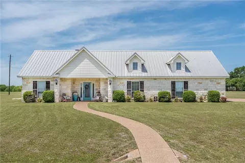 402 Casa Del Rancho Rd, Lorena, TX 76655