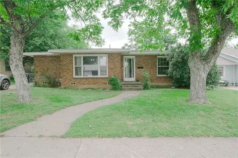 629 Camp Dr, Waco, TX 76710