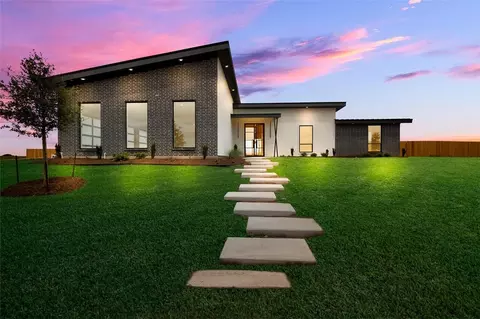 110 Sunflower St, Lorena, TX 76655