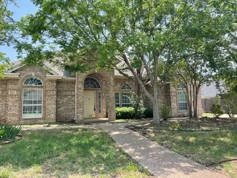 100 Lariat Trl, Mcgregor, TX 76657