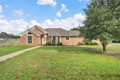 583 Elmwood Dr, Woodway, TX 76712