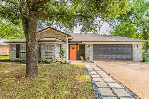 201 Hidden Meadow Dr, Hewitt, TX 76643