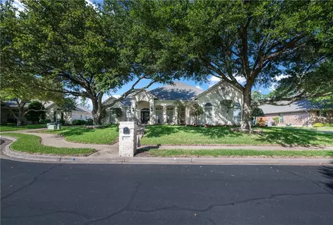 401 Stallion Rd, Woodway, TX 76712