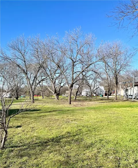 400 W Pine St, Abbott, TX 76621 photo 23
