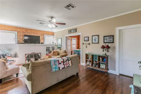 400 W Pine St, Abbott, TX 76621 photo 4
