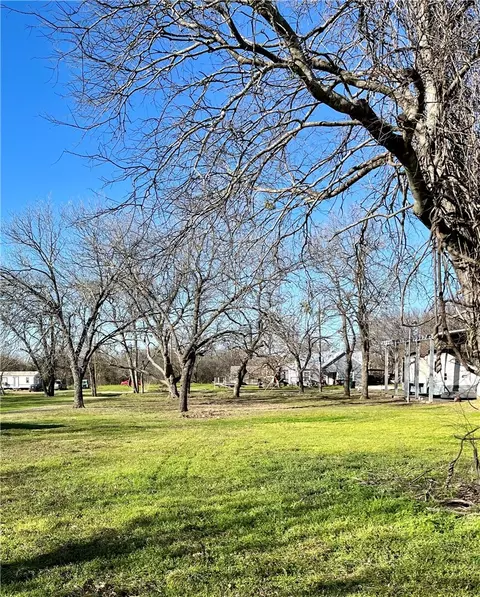 400 W Pine St, Abbott, TX 76621 photo 24