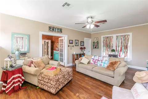400 W Pine St, Abbott, TX 76621 photo 3