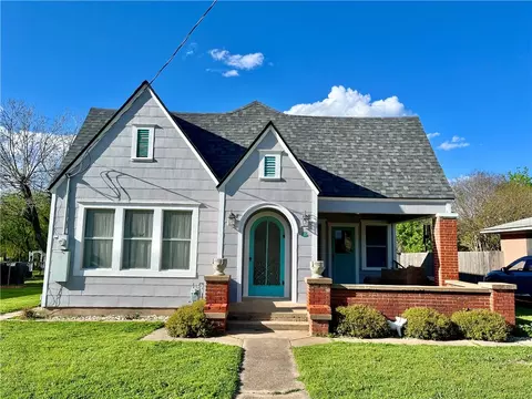 400 W Pine St, Abbott, TX 76621