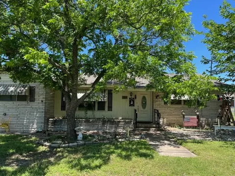 240 S 2nd St, Hewitt, TX 76643