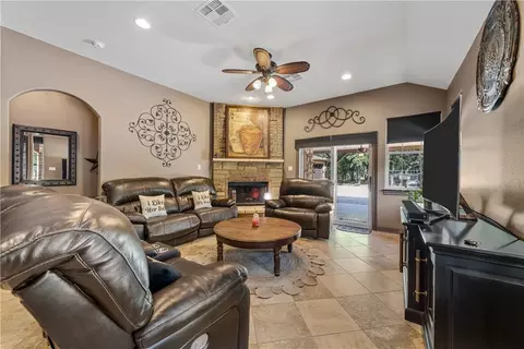 142 Wayside Dr, Elgin, TX 78621 photo 42