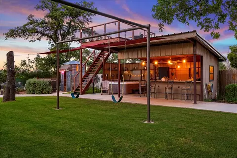 142 Wayside Dr, Elgin, TX 78621 photo 4