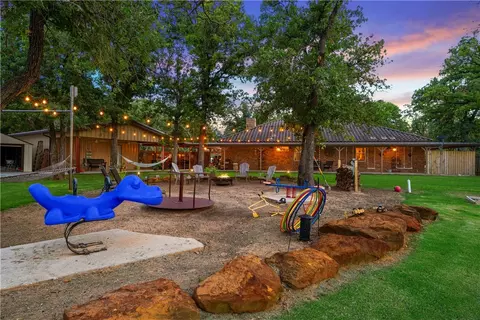142 Wayside Dr, Elgin, TX 78621 photo 9