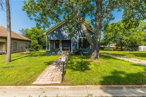 112 S Mills St, West, TX 76691