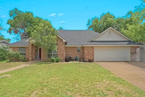 302 W Denison Dr, Robinson, TX 76706