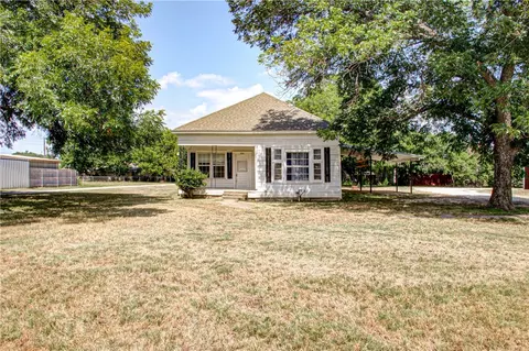 304 Live Oak St, Valley Mills, TX 76689