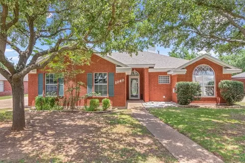 1040 S Haven Dr, Hewitt, TX 76643