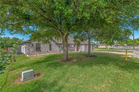 2800 Wessex Ct, Bryan, TX 77802