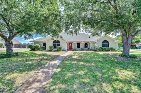 620 Saratoga Dr, Robinson, TX 76706