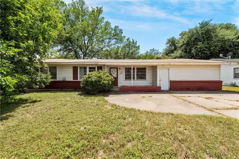 2725 S 25th St, Waco, TX 76706