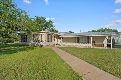 1019 Polk St, Mcgregor, TX 76657