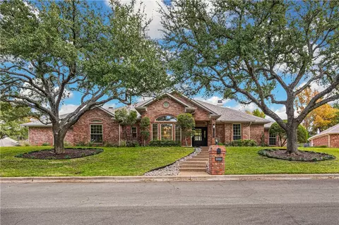 10000 Ridge Point Dr, Waco, TX 76712