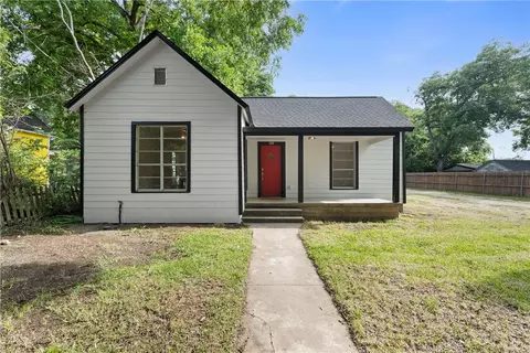 206 W Mesquite St, West, TX 76691