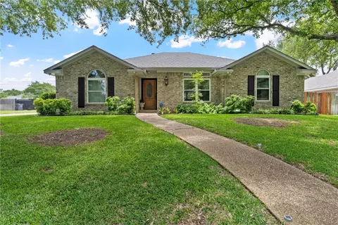 9408 Lost Trails Dr, Waco, TX 76712