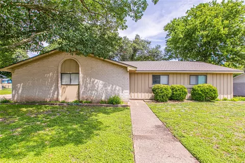340 Dixon Dr, Hewitt, TX 76643