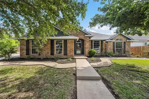 609 White Horse Trl, Hewitt, TX 76643
