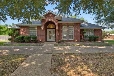705 Retoma Park Dr, Robinson, TX 76706