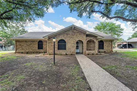 8525 Valley Crest Dr, Woodway, TX 76712