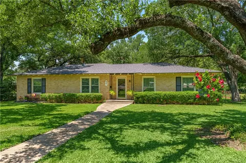 621 Perry St, Marlin, TX 76661