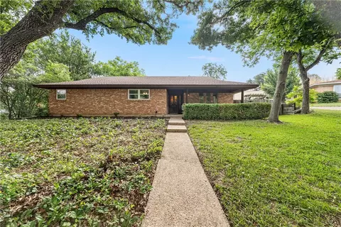 1340 Circlewood Dr, Woodway, TX 76712