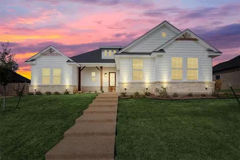 10205 Castleberry Ln, Waco, TX 76712