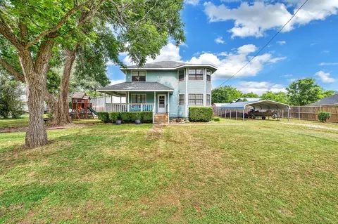 140 N Ave B, Crawford, TX 76638