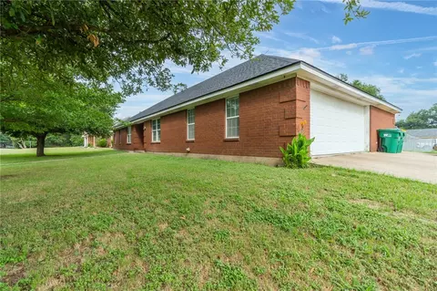 301 W Denison Dr, Robinson, TX 76706