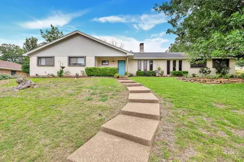 8224 Mosswood Dr, Woodway, TX 76712