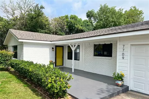 7709 E Fairway Rd, Woodway, TX 76712