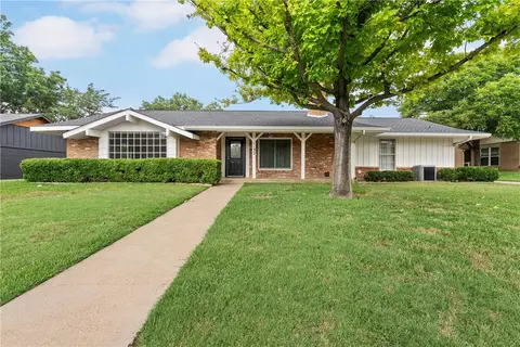 1132 Woodland West Dr, Woodway, TX 76712