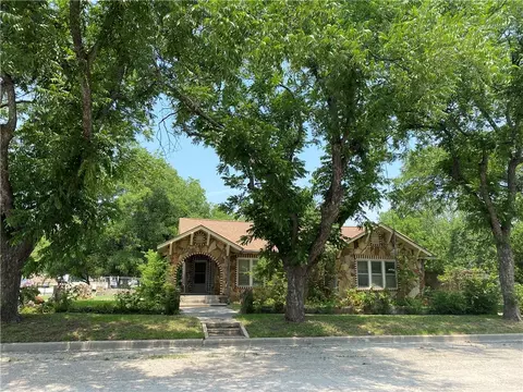 218 S Ave E Ave, Clifton, TX 76634