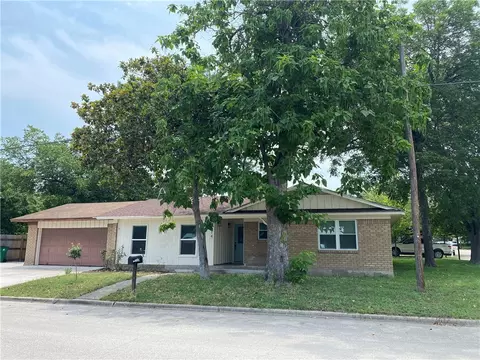 1214 W 17th St, Clifton, TX 76634