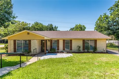 13724 Harbor Dr, Woodway, TX 76712