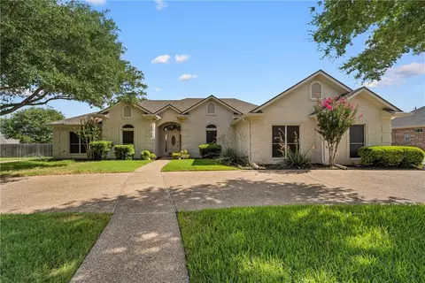 705 Fieldstone Dr, Hewitt, TX 76643