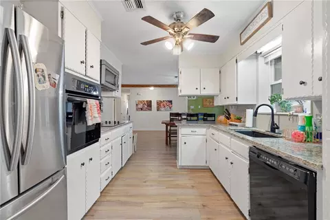 332 Will Boleman Dr, Hewitt, TX 76643 photo 5