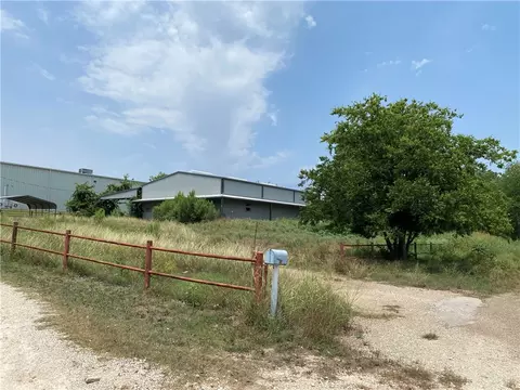 904 N Avenue F Ave, Clifton, TX 76634