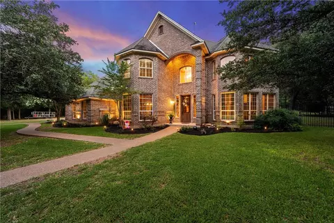 930 Lost Hunters Cyn, China Spring, TX 76633